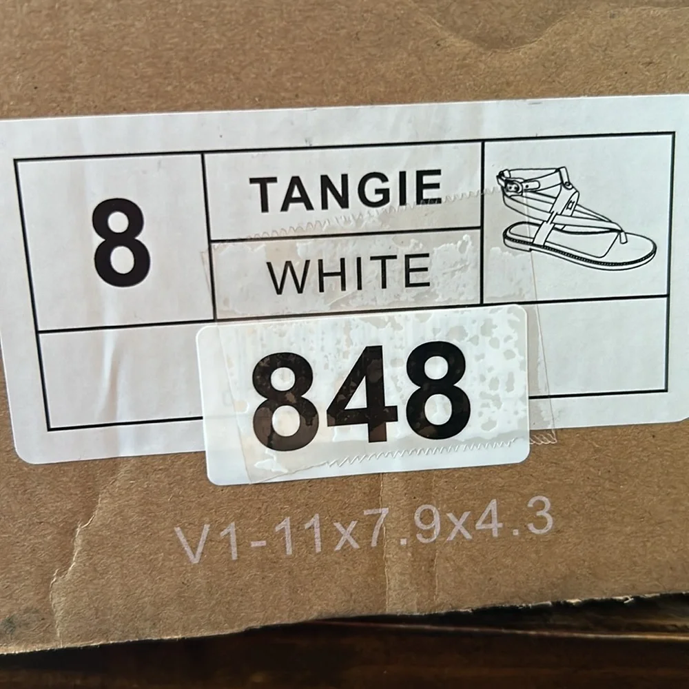 Journee Collection Tangie White Strappy Thong TStrap Flat Sandal NEW Size 8 - Picture 9 of 9